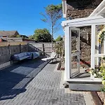 Cosy Cottage With Hot Tub And Garden