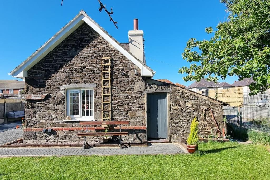 Cosy With Hot Tub And Garden Holiday home