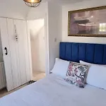 Cosy Cottage With Hot Tub And Garden
