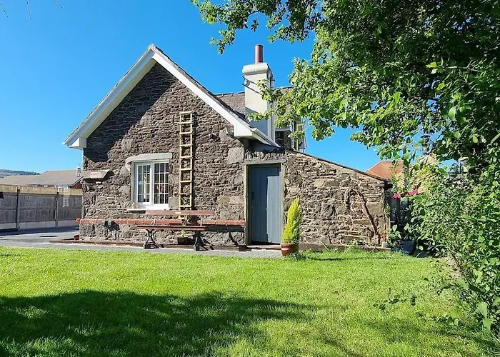 Cosy Cottage With Hot Tub And Garden