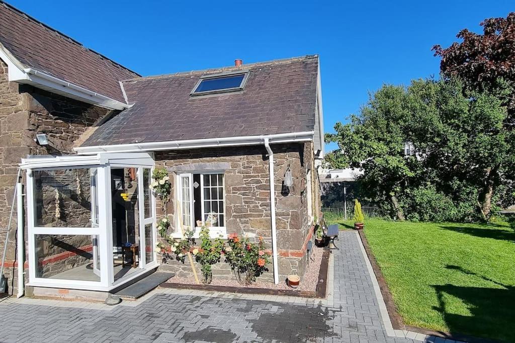 Cosy With Hot Tub And Garden * Llandudno