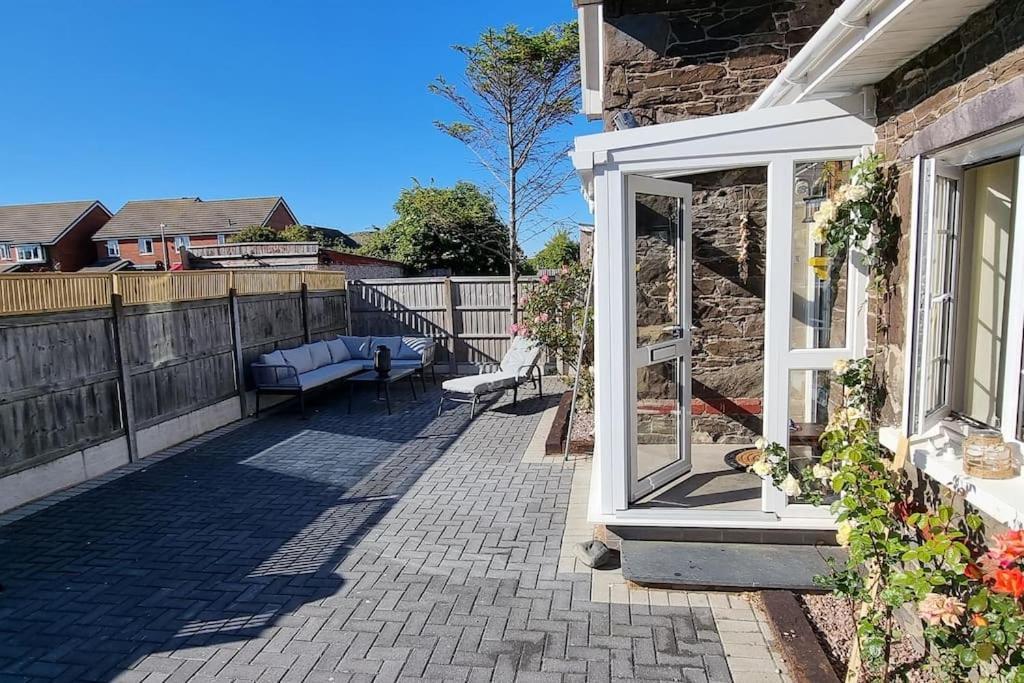 Cosy With Hot Tub And Garden Holiday home *